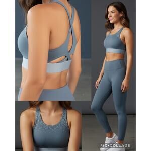 Fabletics Ella No-Bounce Sports Bra size small
Real Teal Shine/Reflective/blue